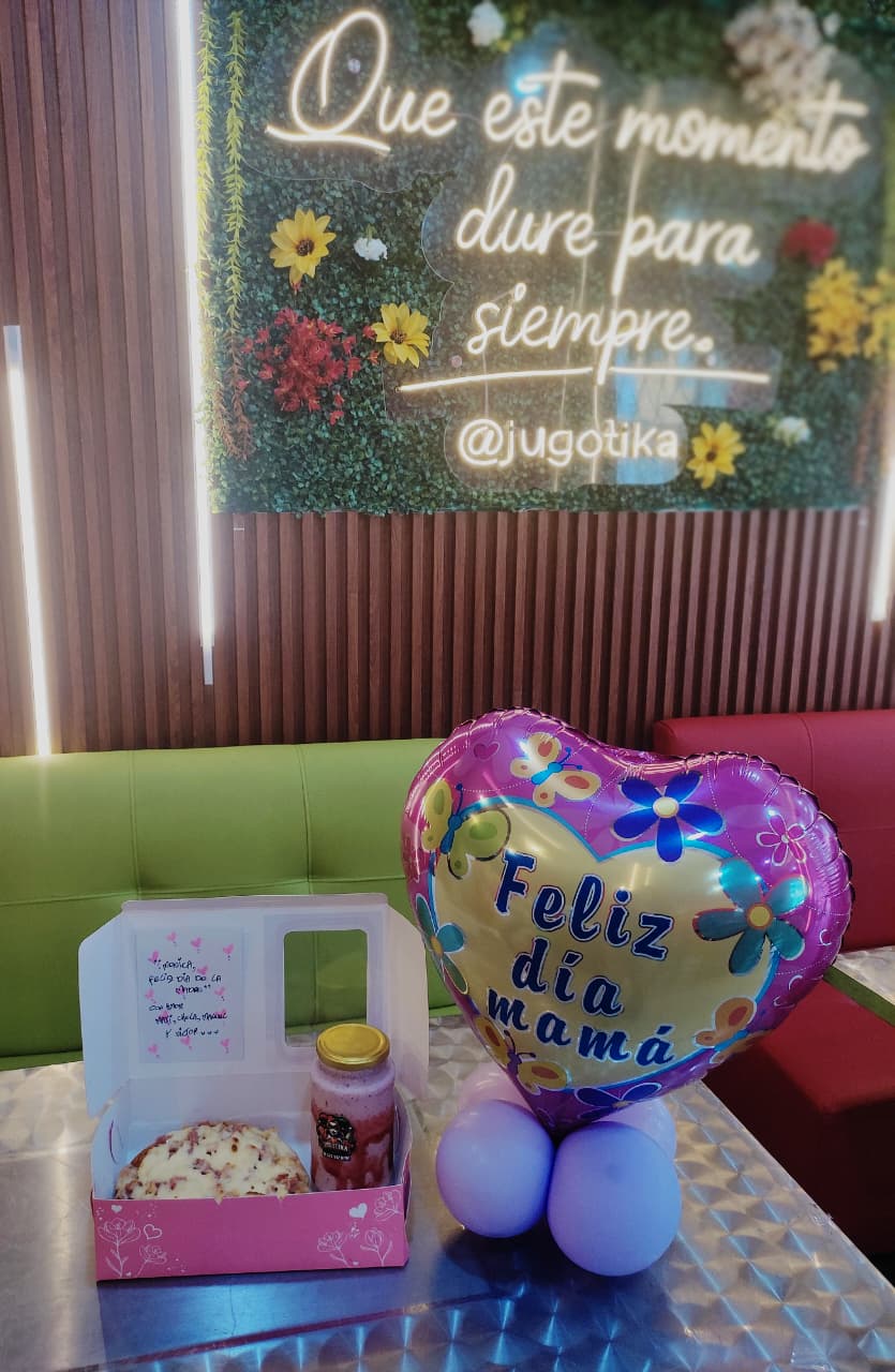 Desayuno sorpresa con globos y decoración